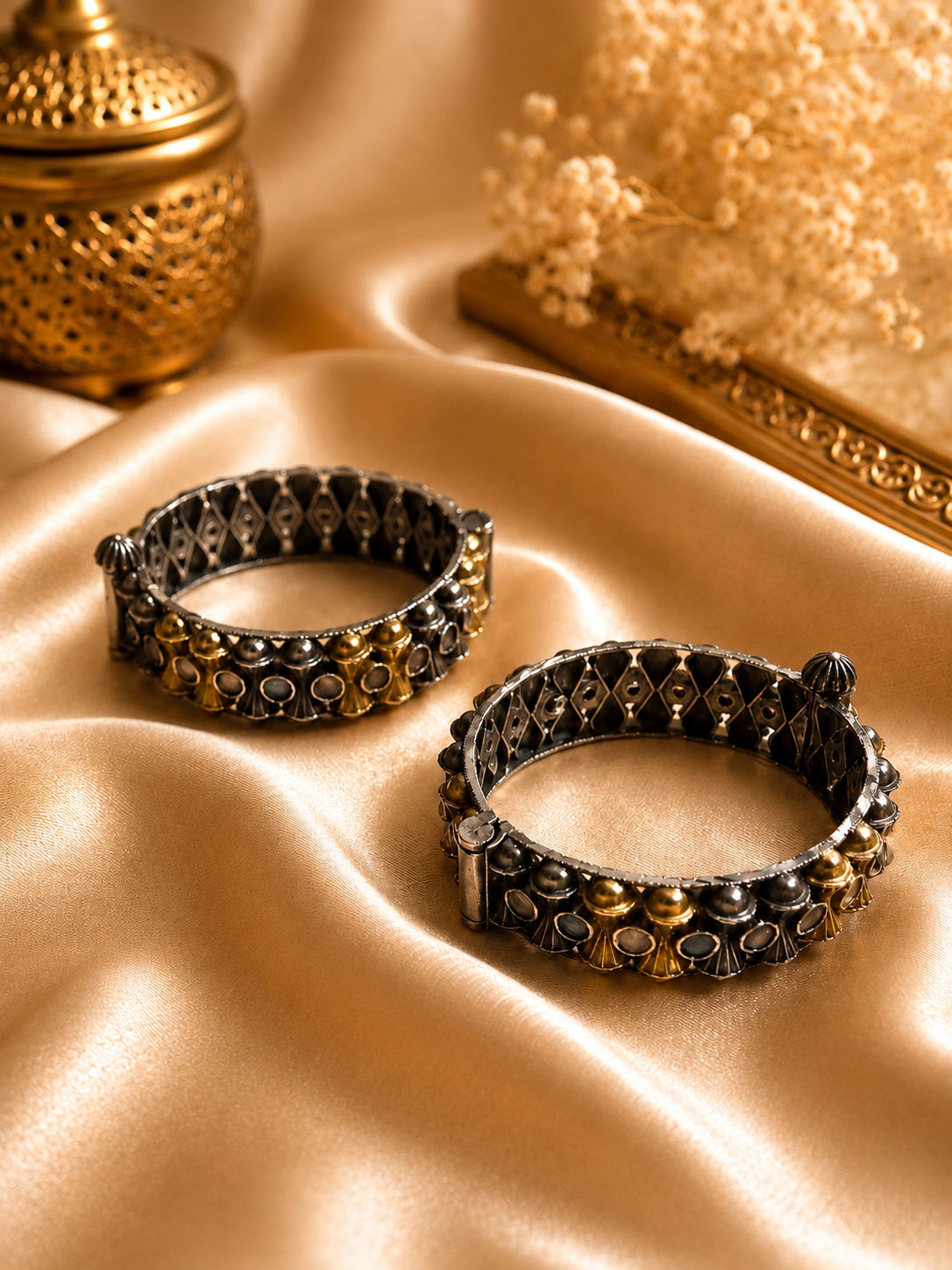 Dual tone oxidised bangles
