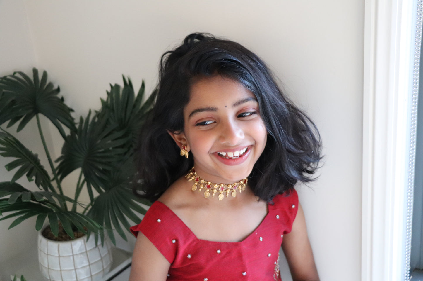 Golden chocker