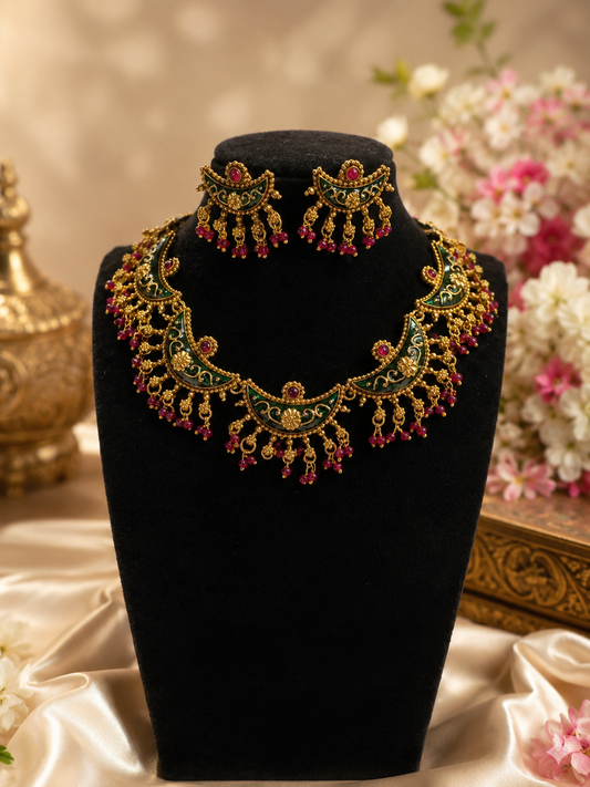 Short necklace set
